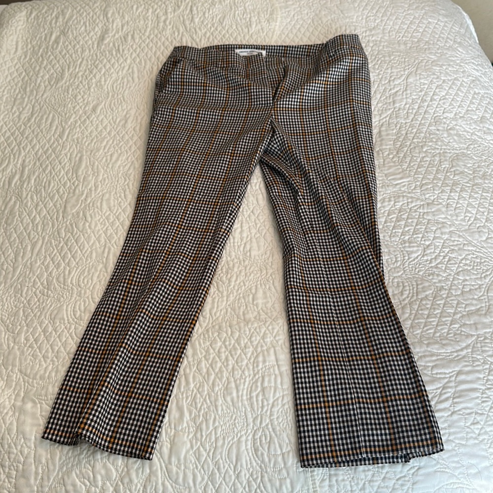 Amanda up Richard pants in size small. Mid rise